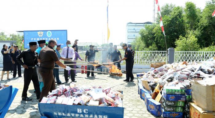  Wabup Meranti, H Said Hasyim Hadiri Pemusnahan Milik Negara Di Kantor Bea Cukai