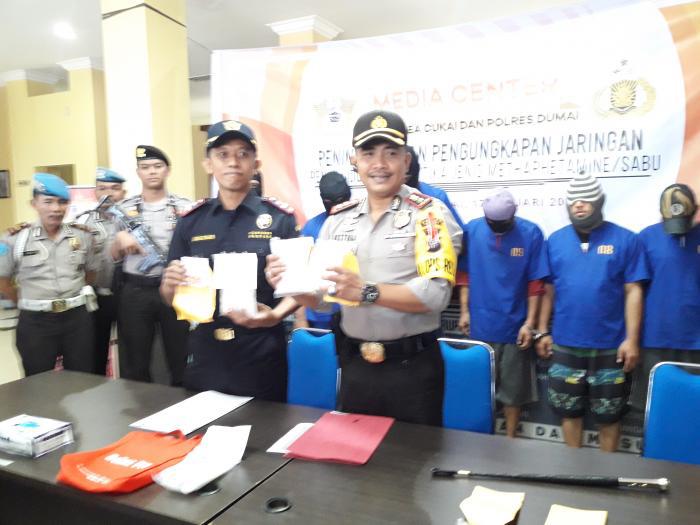 Waduh.. Warga Bengkalis Kedapatan Membawa 834 Gram Sabu Tertangkap di Pelabuhan Dumai  