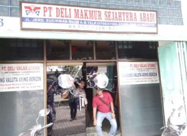 Kantor Distributor Rokok, Sembako juga Money Changer Bengkalis Pecah di Teror OTK