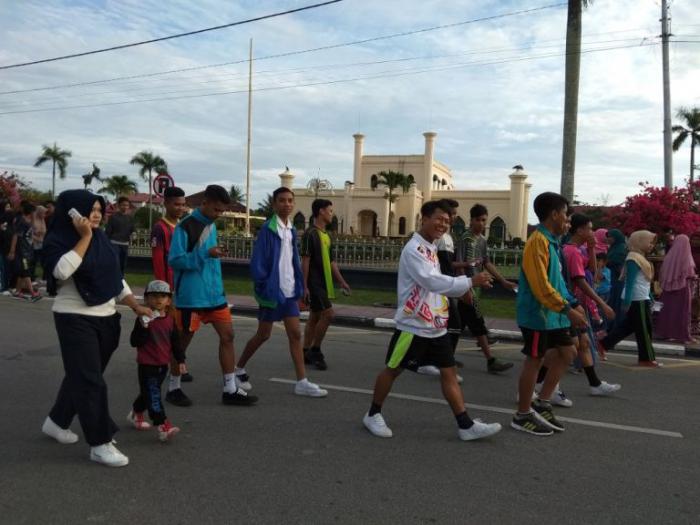 RS Awal Bross Taja Jalan Sehat Diikuti Ribuan Warga Siak