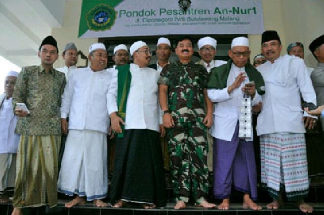 Nilai Sejarah Perjuangan Bangsa, Panglima TNI Silaturahmi dengan Para Kyai