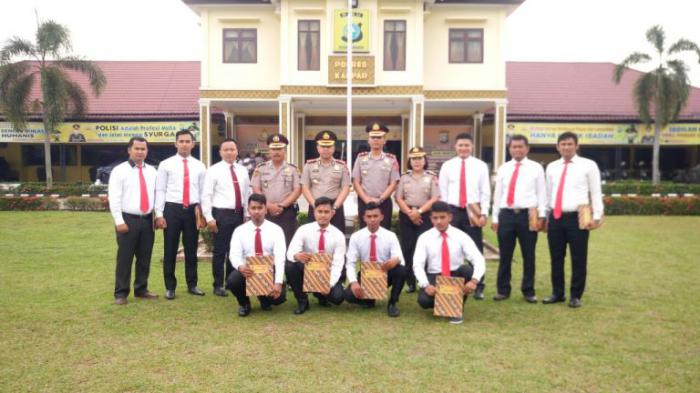 Kapolres Kampar Berikan Reward kepada 11 Personel Berprestasi