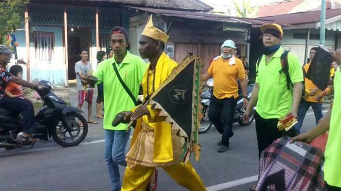 Waduh, Ada Peserta Pawai Imlek di Meranti Kerasukan Dengan Mengenakan Busana Melayu