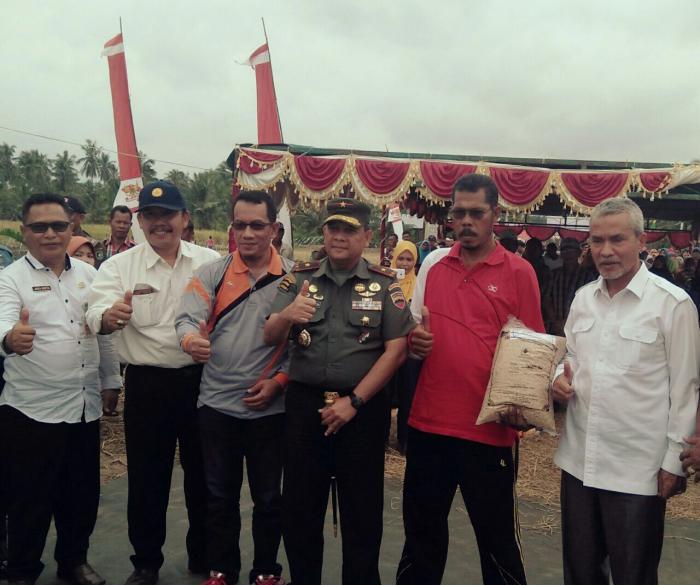 Panen Raya di Desa Topang, Fauzi Hasan: Perlu Kita Suport dan Dukung Terus