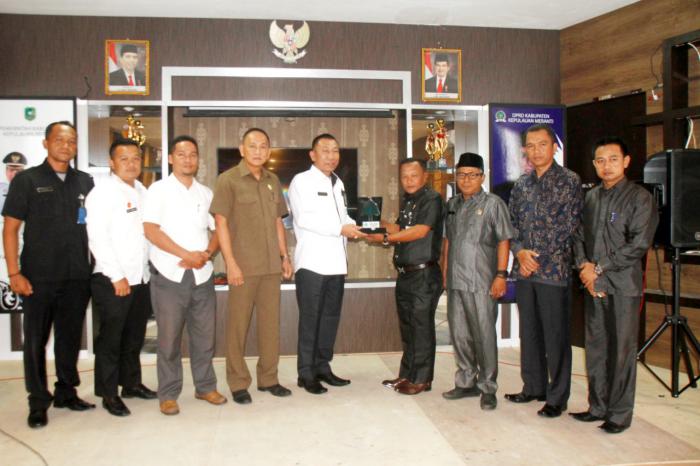Hearing Dengan Imigrasi Selatpanjang, DPRD Meranti Bahas Soal Kemudahan Masyarakat Membuat Paspor