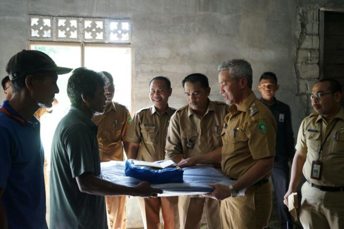 Serah Bantuan Korban Puting Beliung di Desa Tanjung Gadai, Ini Harapan Wabup Meranti