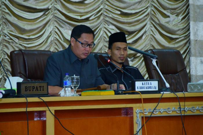 Ketua DPRD, Abdul Kadir Pimpin Paripurna LKPJ Tahun 2017 Disampaikan Bupati Bengkalis