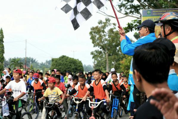 Pemkab Siak Meriahkan Peringatan Hardiknas dengan Sepeda Santai