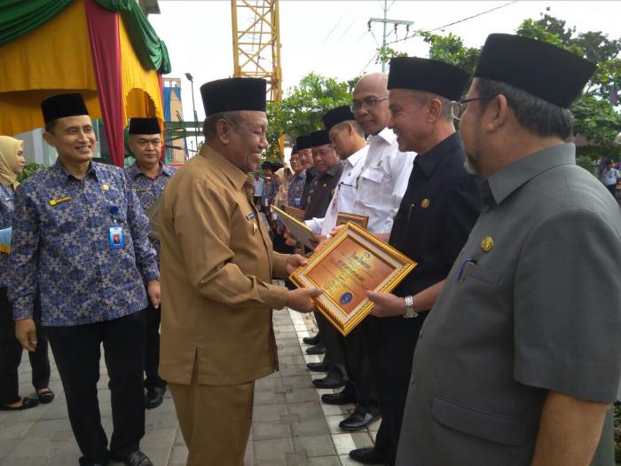 Wabup Said Hasyim Terima Penghargaan dari BPKP Riau