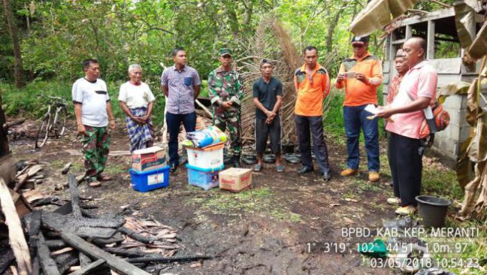 Pemilik Rumah Yang Terbakar di Desa Bokor Terima Bantuan Dari BPBD