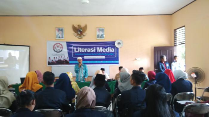 Wujudkan Penyiaran Sehat, Adil dan Berkualitas, KPID Riau Gelar Seminar Literasi Media di AMIK Selatpanjang