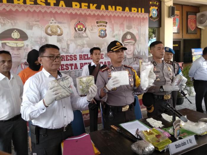 Bawa sabu 8 Kg lebih dalam Ban Serap Fortuner, Warga Dumai di Tangkap
