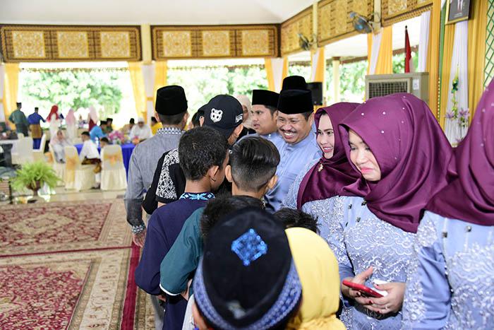 Bersama Warga Bengkalis, Bupati Amril Gelar Open House di Wisma Sri Mahkota