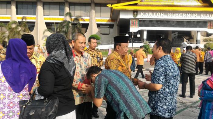Plt Gubri Cek Lima Menit Sebelum Apel Perdana Pasca Libur Idul Fitri Dimulai