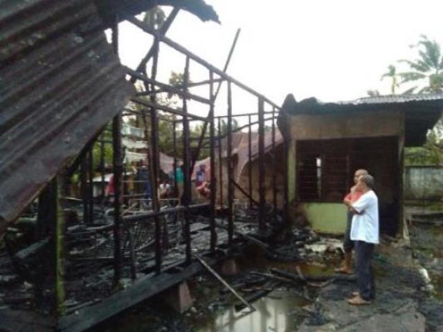 Rumah Warga Kelapapati Terbakar