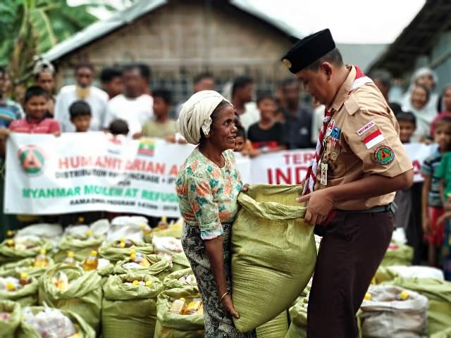 Bertemu Relawan Pramuka, Nenek Pengungsi Rohingya Menangis