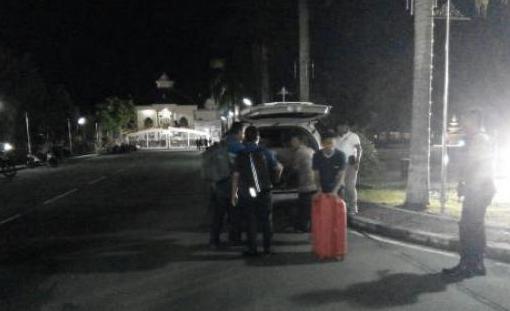 Usai Digeledah Oleh KPK, Diduga Bupati Amril 'Boyong' Keluarga?