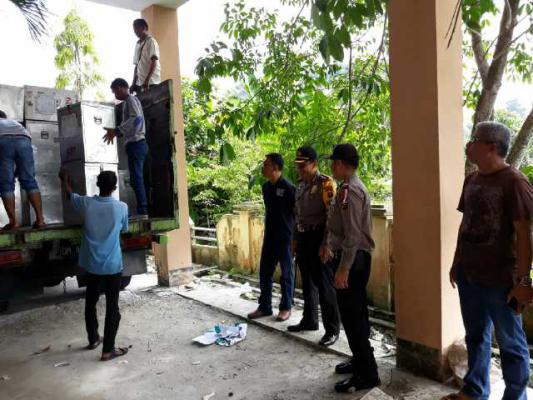 Pendistribusian Logistik Pilgubri 2018 di Bengkalis Mendapat Pengawalan Polisi  