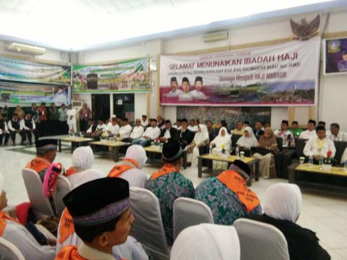 Lepas JCH Kloter 5, Bupati Kampar Minta Doakan Pejabat Tidak Korupsi