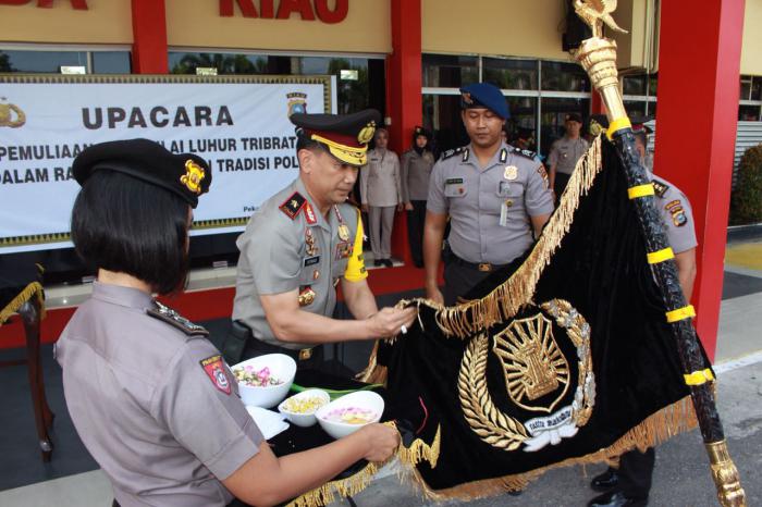 Wakapolda Riau Pimpin Upacara Pemuliaan Nilai-Nilai Luhur Tribrata Di Mapolda Riau