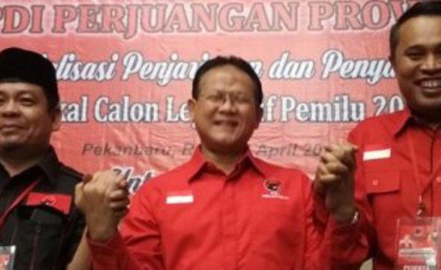 Diprotes Massa, Ketua PDIP Riau: Mereka Bukan Kader