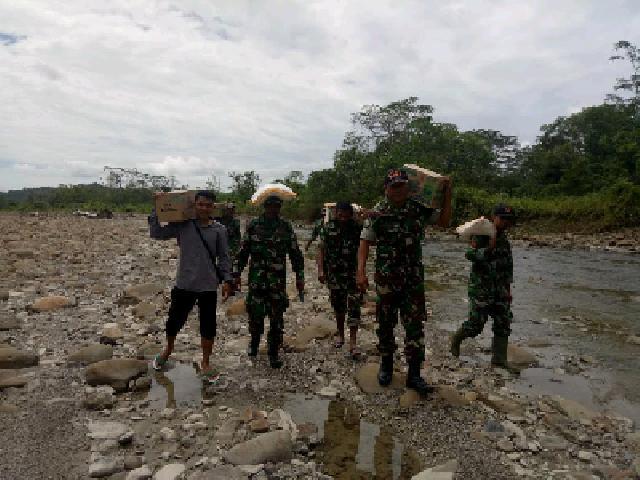 TNI Kirim Logistik serta Tim Medis untuk Suku Mause Ane