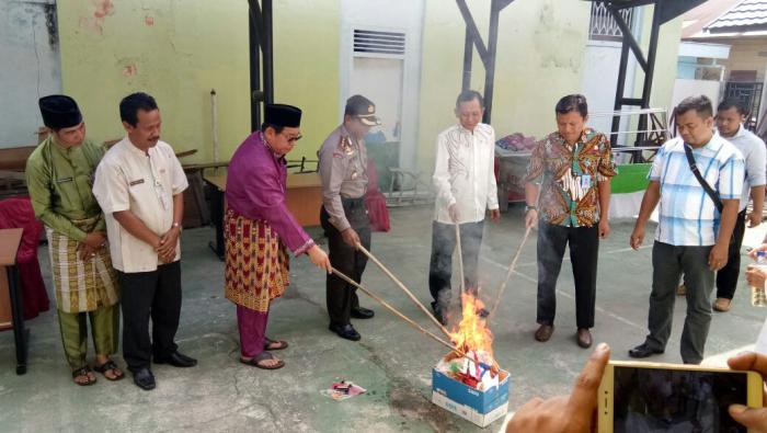Hadiri Pemusnahan BB Kasus Narkoba di Kantor Kejari Meranti, Sekda Ajak Warga Berantas Peredaran Narkoba