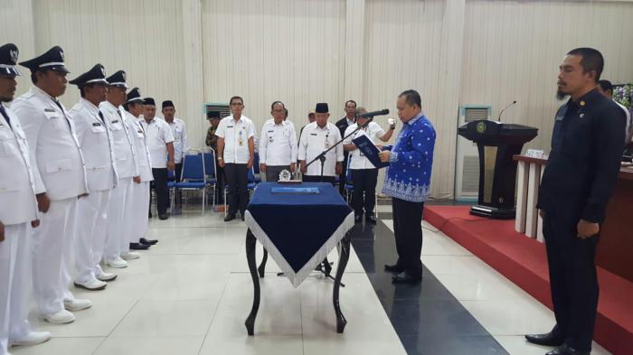 Lantik 13 Pj Kades, Bupati Ingatkan Jangan Buat Resah Jika Tak Ingin Diganti