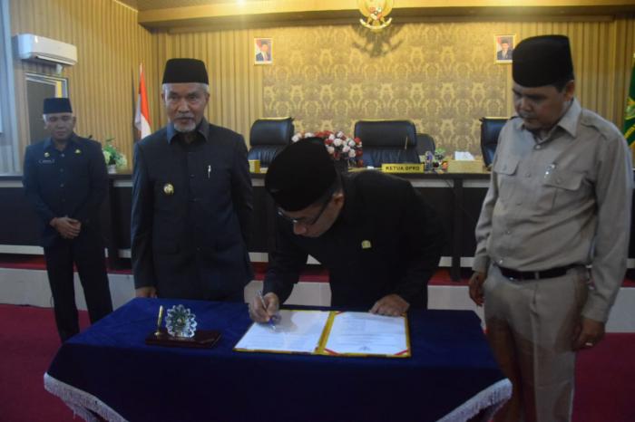 DPRD Meranti Gelar Paripurna Penyampaian Laporan Pansus dan Pengesahan Ranperda Pertanggungjawaban APBD 2017