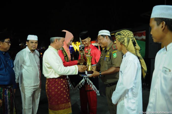 Lepas Pawai Takbir, Wabup Ajak Warga Doakan JCH Meranti