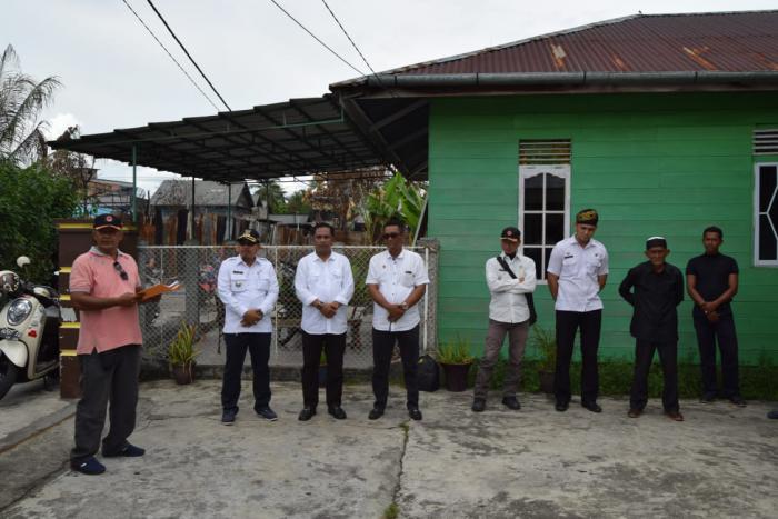 Penyerahan Logistik Kepada Korban Kebakaran, Ini Pesan Anggota Komisi II DPRD Meranti