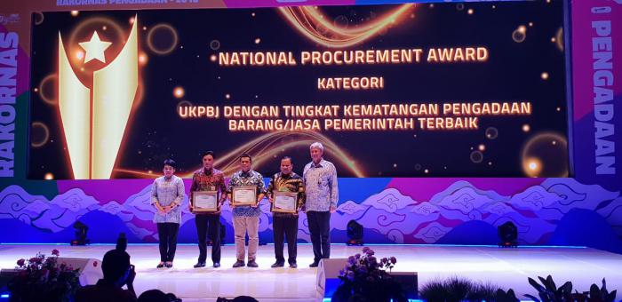 Bupati Meranti Terima Penghargaan National Procurement Award 2018