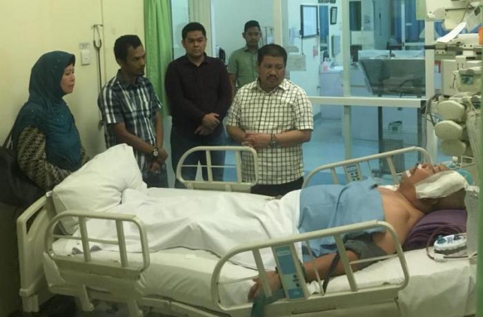 Jenguk Sulaiman di Rumah Sakit Pekanbaru, Ini Doa Bupati Amril Mukminin
