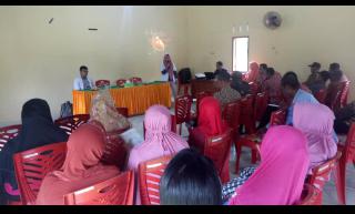 Puluhan Warga Desa Berancah Antusias Ikuti Sosialisasi Posbindu PTM