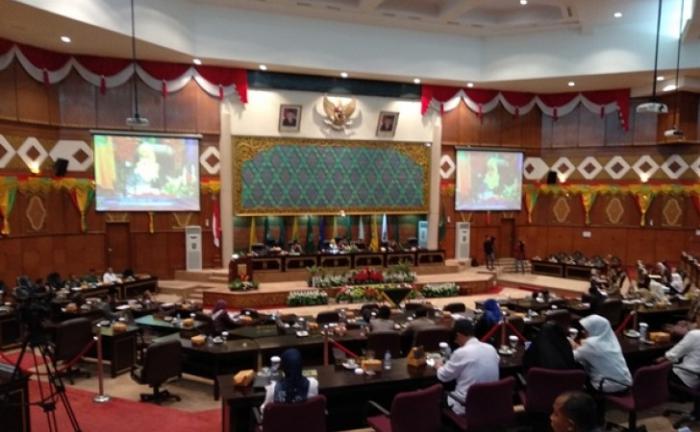 Saat Rapat Paripurna, Komisi I DPRD Riau Lakukan Interupsi. Ini Alasanya..