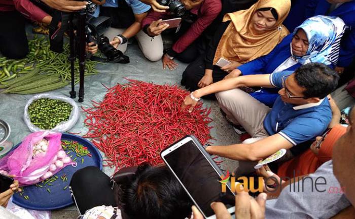 Senang Pedagang Cabai Pekanbaru Ini Didatangi Sandiago Uno