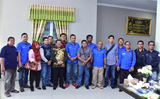 Silaturahmi dengan Ketua PWI, Bupati Amril: Saya Minta PWI Menjadi Ujung Tombak, Menangkis Berita Hoax  