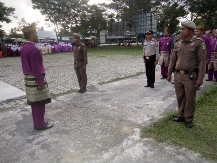 Pemcam Rangsang Gelar Apel Peringatan Hari Jadi Meranti Ke-10