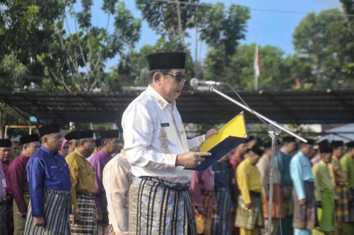 Sempena HUT Meranti, Sekda Intruksikan OPD Bersihkan Lingkungan Kantor dan Pasang Umbul-Umbul