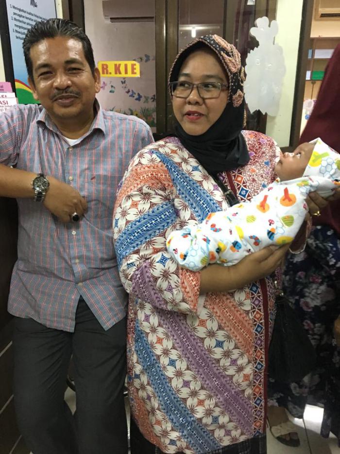 Dinamai 'Danish', Bayi Dalam Kardus Sudah Punya Orang Tua Asuh