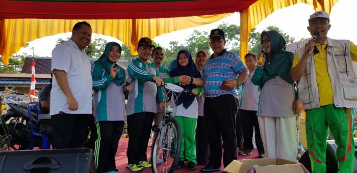 Bupati dan Istri Ikuti Gerak Jalan Santai Sempena HAB Kemenag 2018