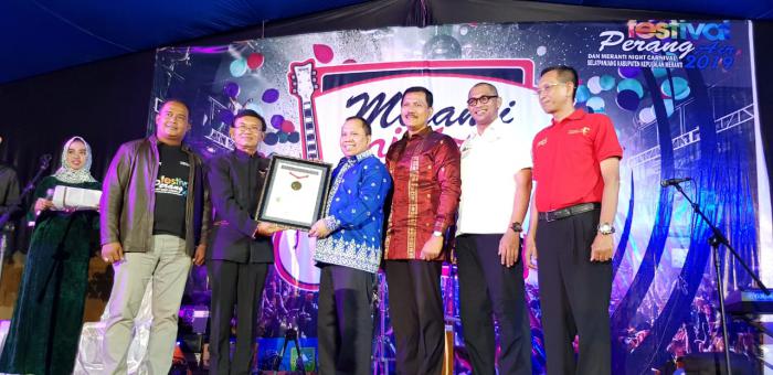 Festival Perang Air Meranti Raih Rekor MURI Kategori Peserta Terbanyak