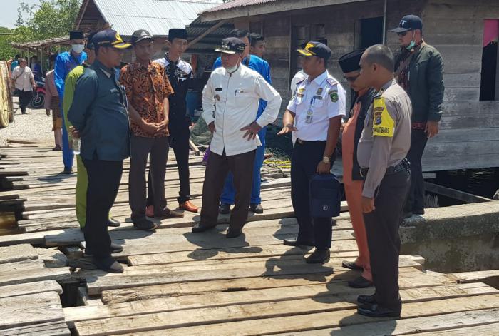 Wabup Meranti Monev Pembangunan Infrastruktur di Pulau Merbau