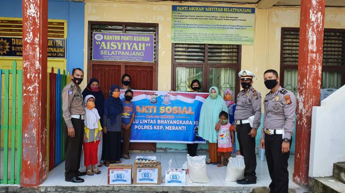 Satlantas Polres Meranti Salurkan Sembako ke Panti Asuhan