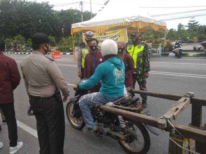 Serda Endi Trisno beserta Tim Gabungan Terus Ingatkan Pengendara agar Gunakan Masker