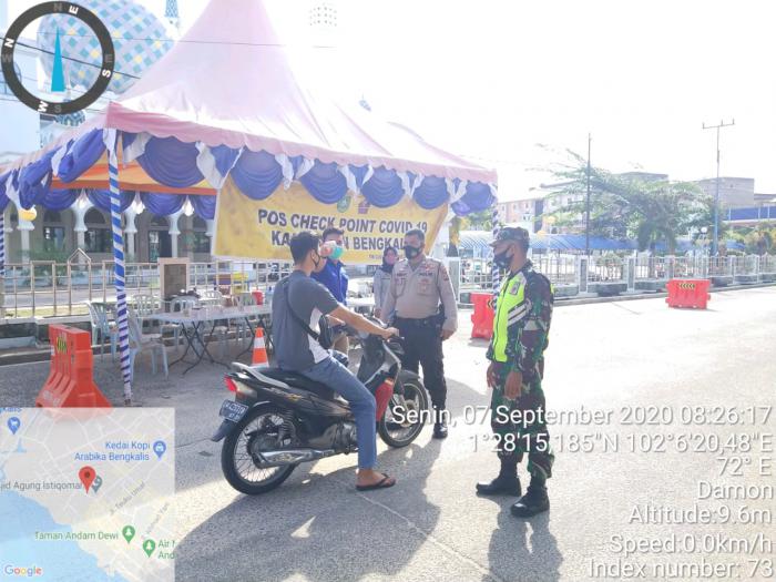 Serda Jeri Agustian Terus Imbau Penggendara Melintasi  Jalan Patimura Menggunakan Masker
