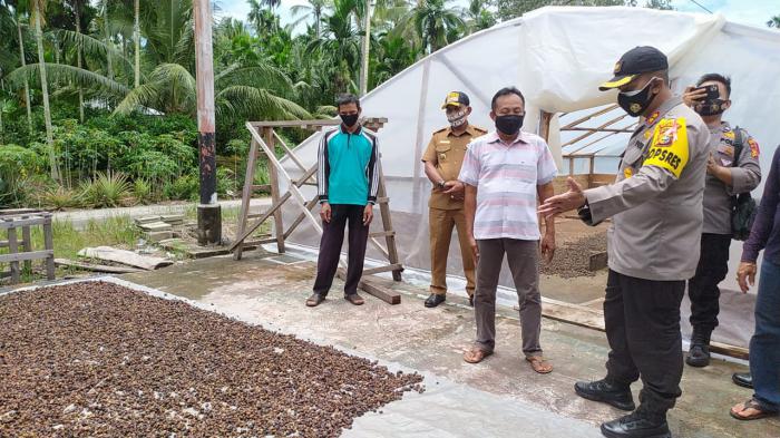 Polres Meranti Turun Tangan Bantu Bisnis Petani Kopi Liberika