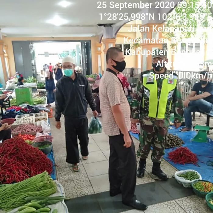 Tim Gabungan Mandiri Terus Galakan Ptotokol Kesehatan di Pasar Terubuk
