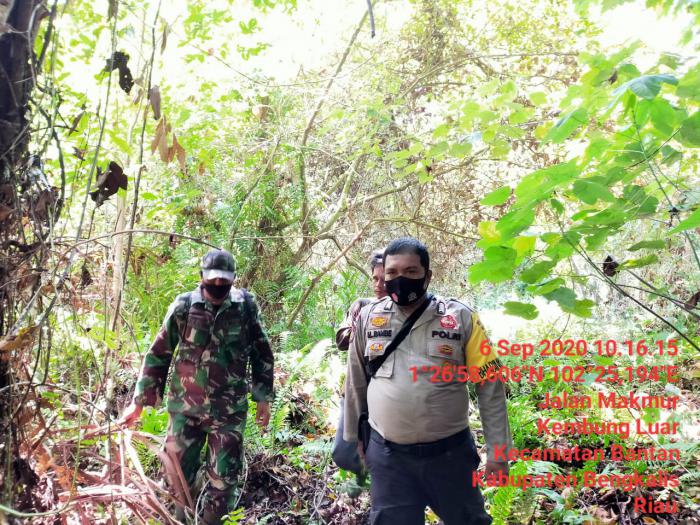 Babinsa&nbsp; Koramil 01/Bengkalis Imbau Masyarakat Desa Kembung Luar, berperan Mengawasi Karhutla