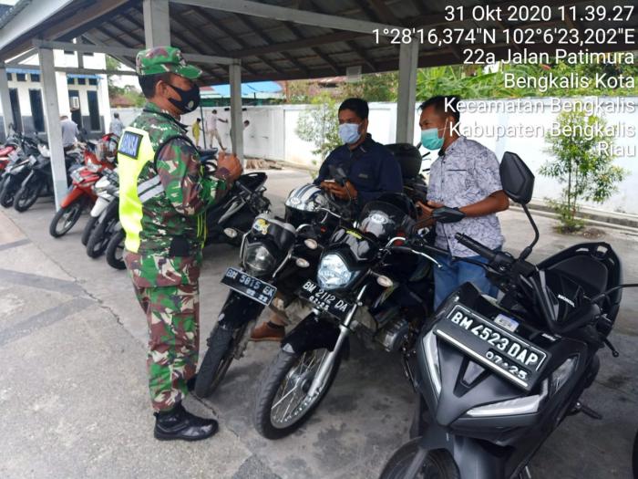 Tim Gabungan Mandiri Terus Menerapkan Protokol Kesehatan di Masjid Istiqomah